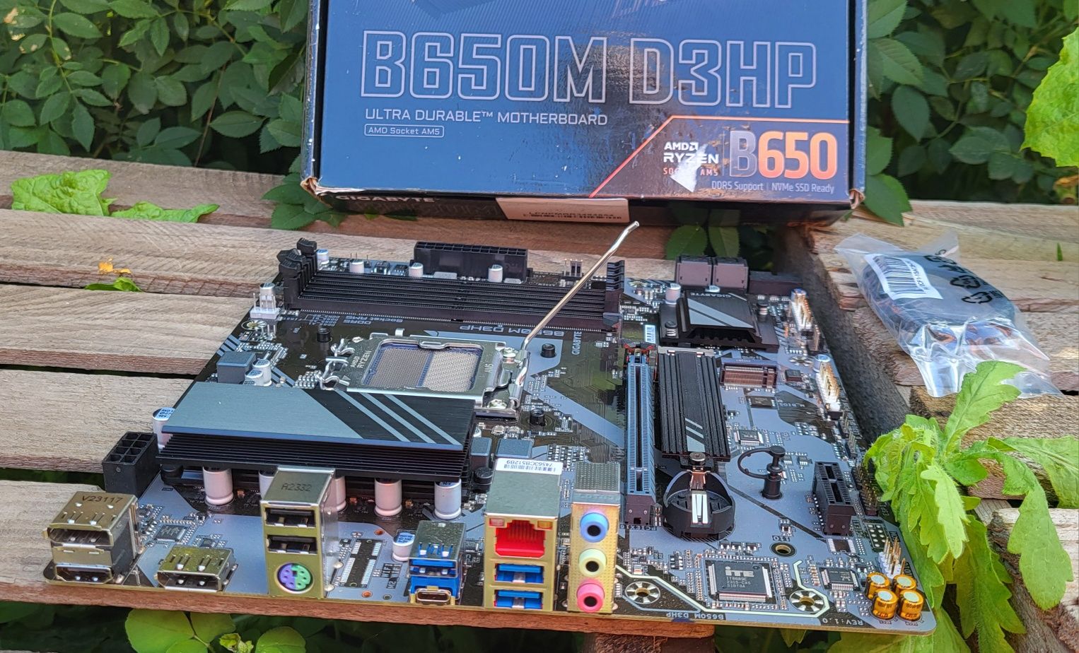 Материнська плата Gigabyte B650M D3HP (sAM5, AMD B650, PCI-Ex16)