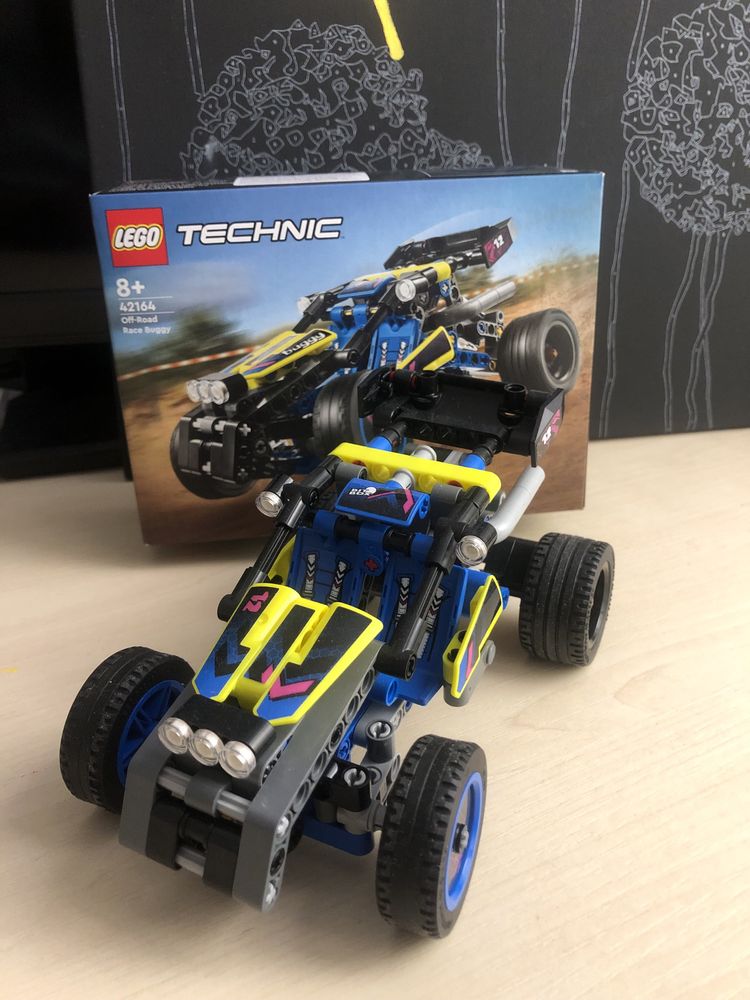 Конструктор LEGO Technic Позашляховик багі для перегонів (42164)