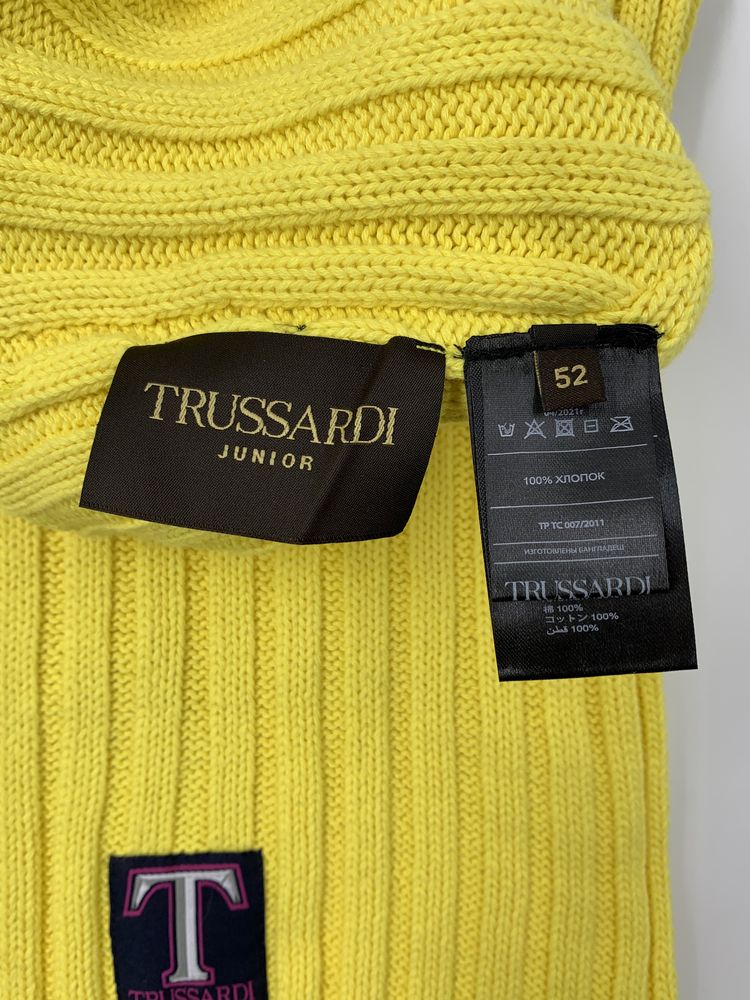 Продам набор на ребенка  шапка+шарф Trussardi. Размер 52.