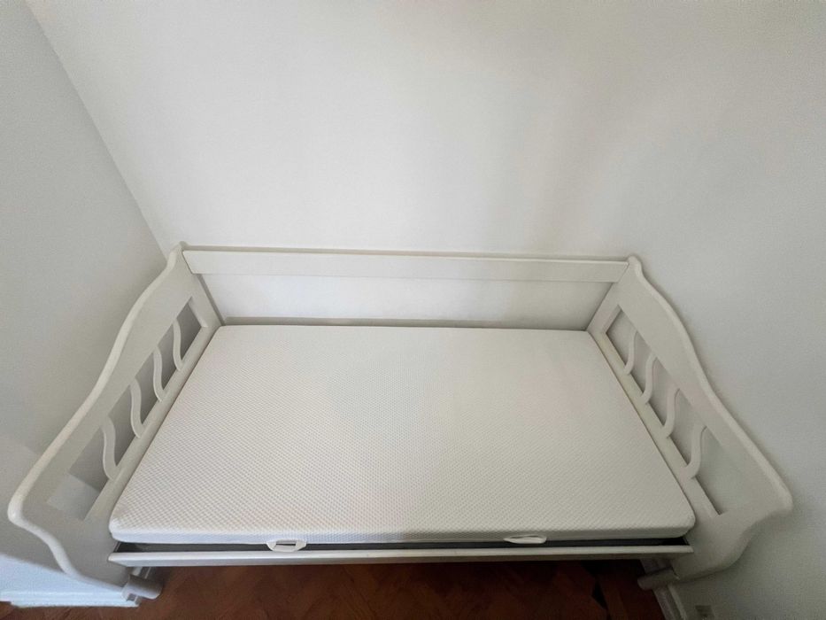 Cama Madeira maciça 90x200cm + colchão excelente estado