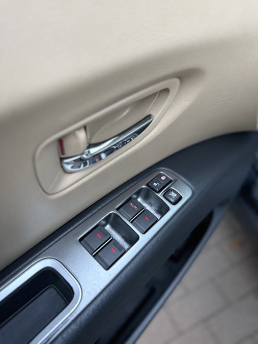 Продам обслужену Субару Трибека