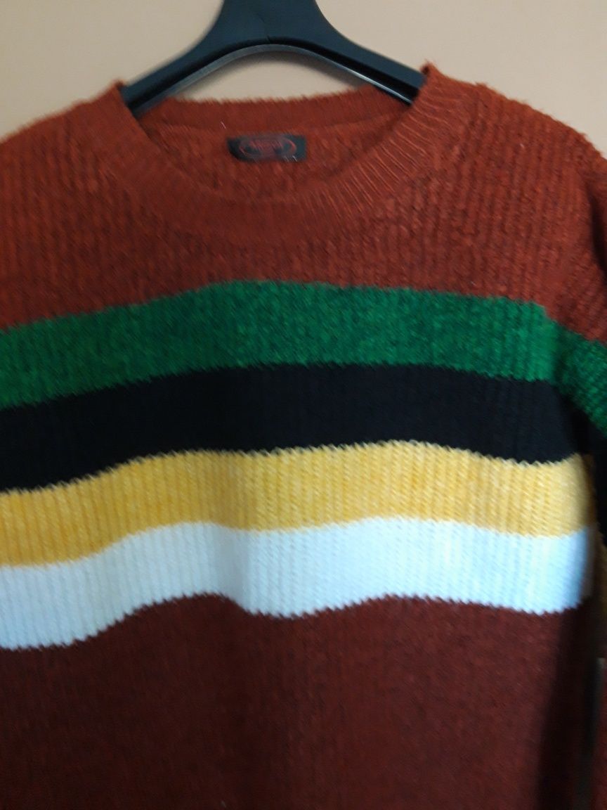 Śliczny kolorowy sweter oversize rozmiar 40/42/44