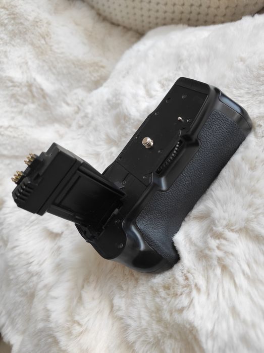 Grip Meike MK-550D do Canon EOS 550D 600D  650D i 700D