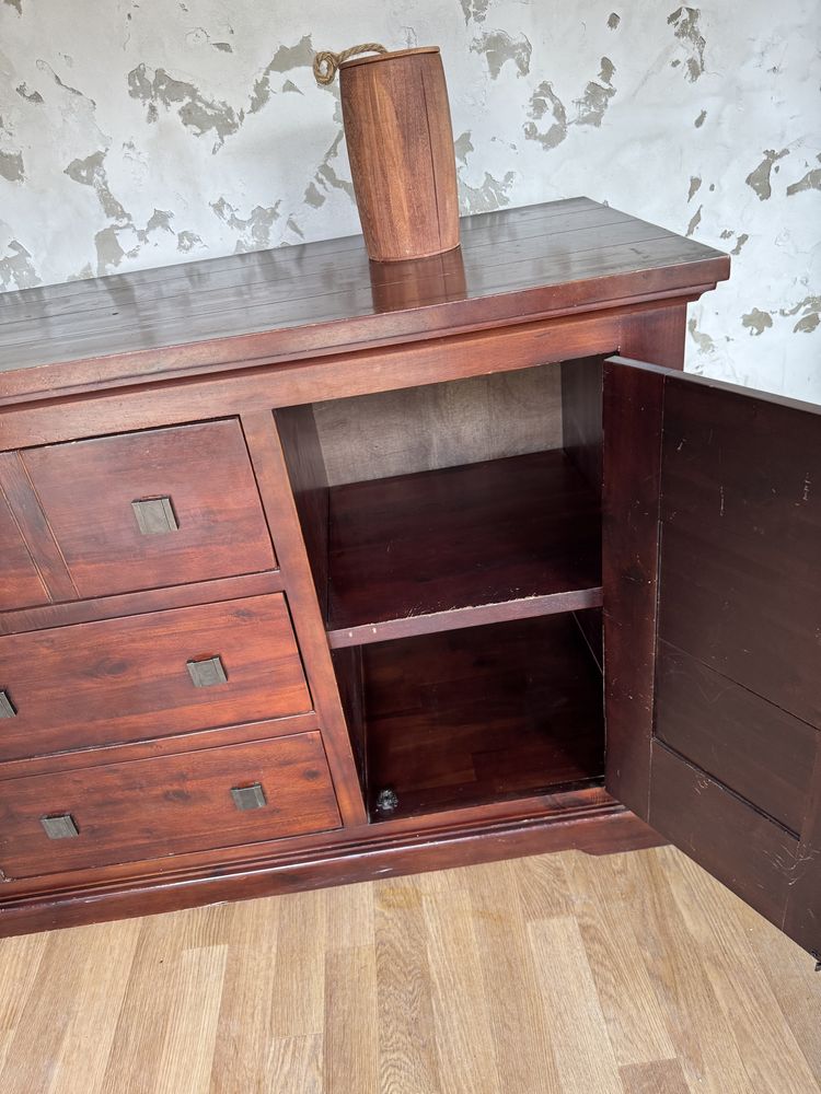 Komoda w stylu kolonialnym, komoda rustykalna