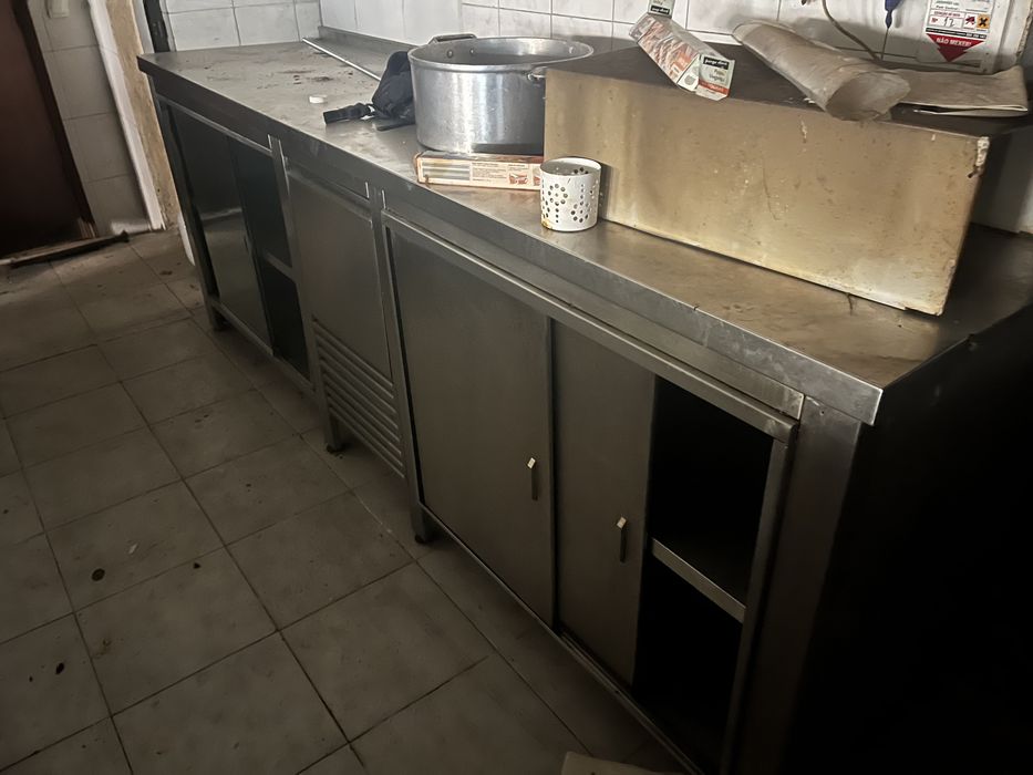 Escaparate em inox liso com portas e gaveta 2.45 mt