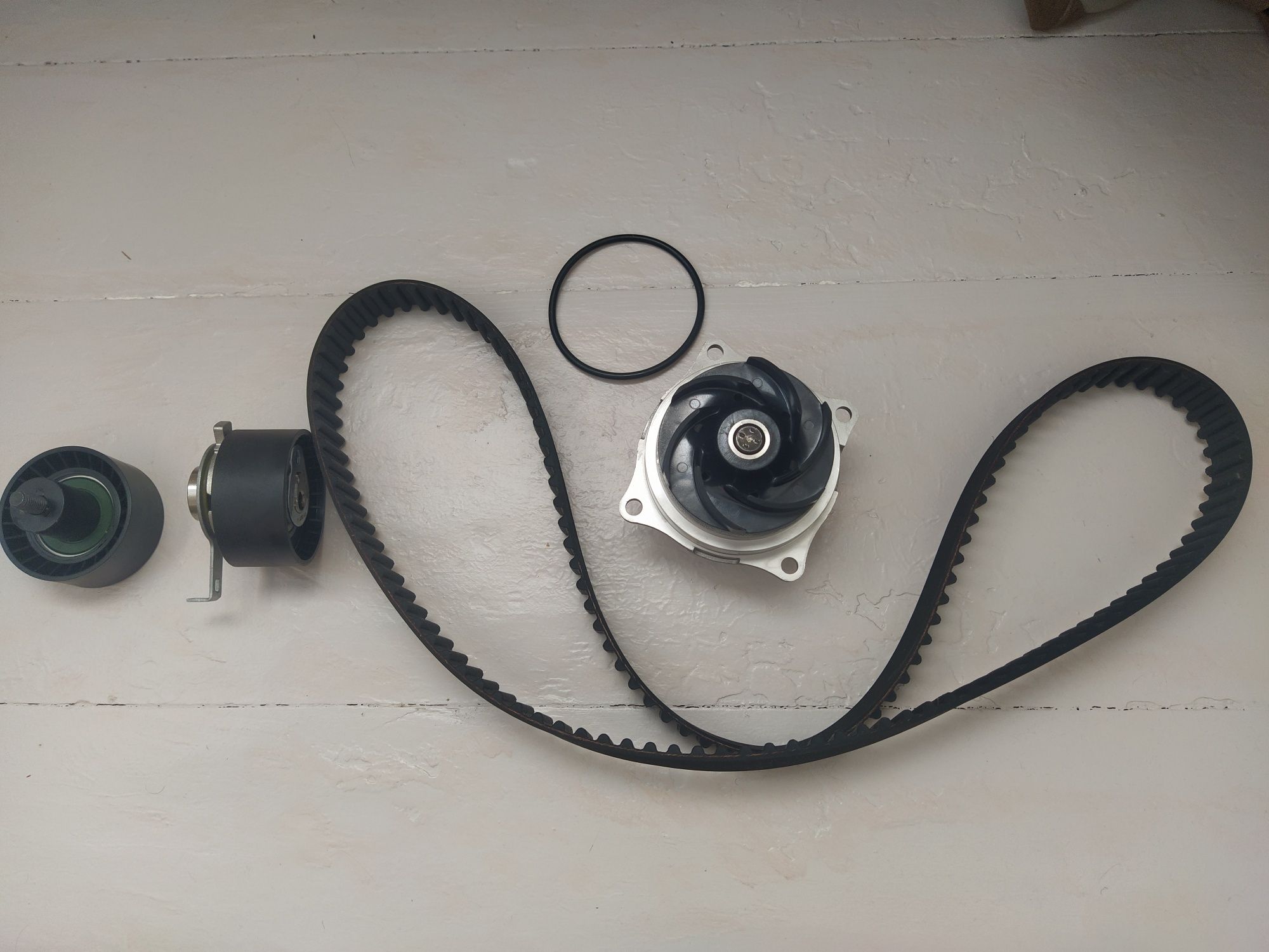 Комплект ГРМ + помпа Ford VKMC042141 SKF