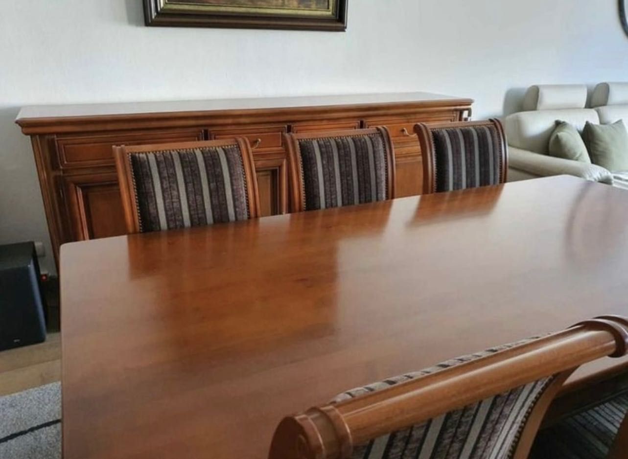 Włoskie drewniane meble-komoda witryna stół krzesła