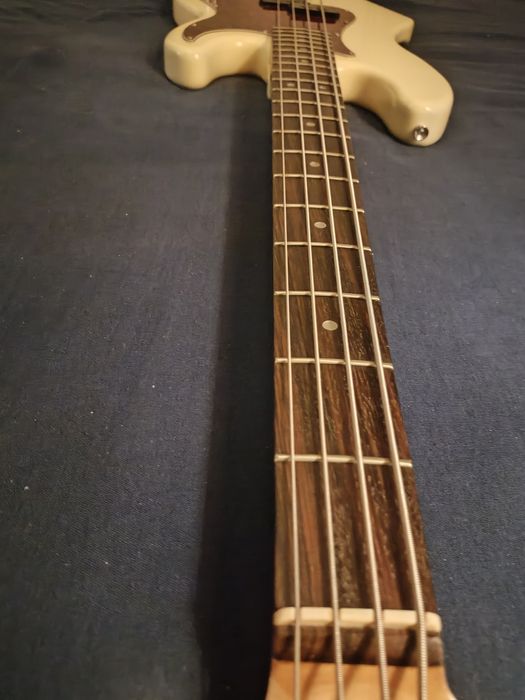Gitara basowa precision bass
