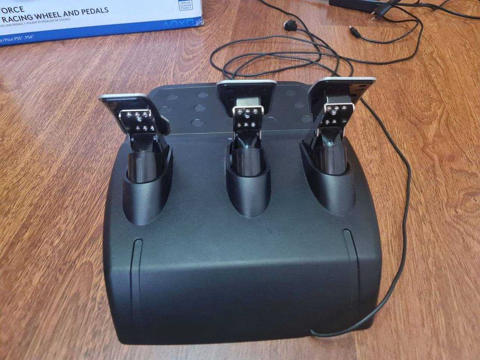 Ігрове кермо та педалі Logitech g923