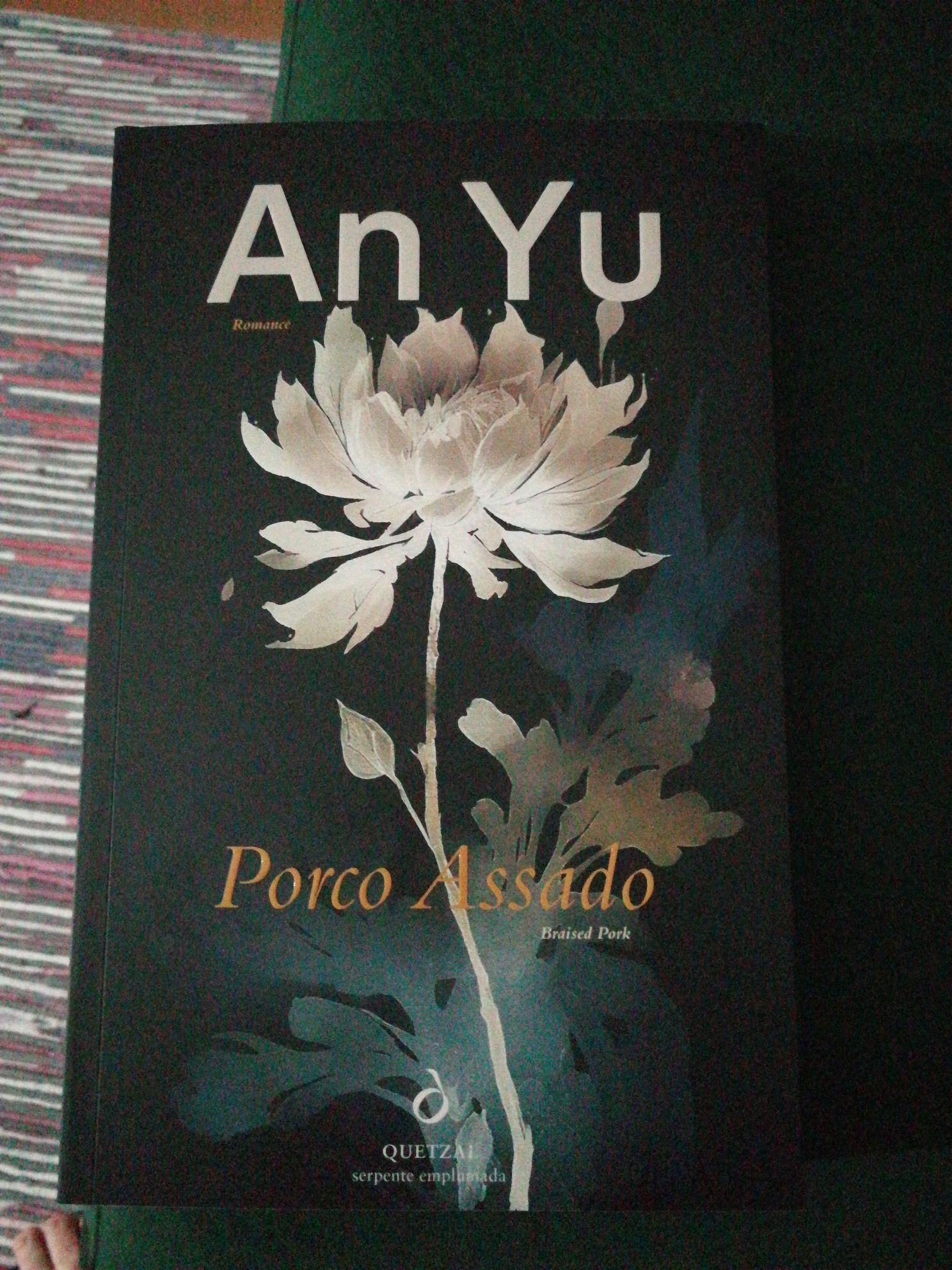 Livro "Porco Assado" de An Yu