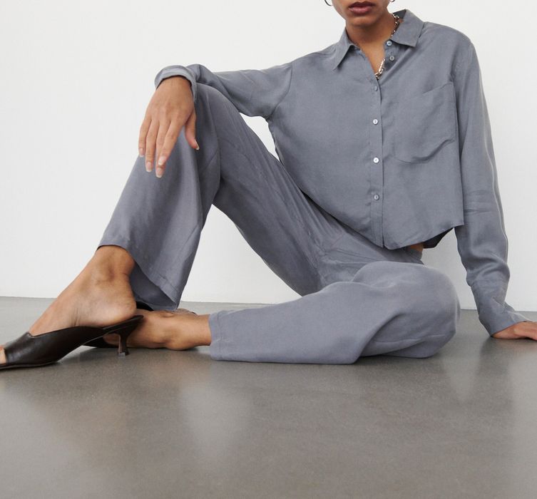 ZESTAW Koszula + spodnie z cupro i wiskozy luźny modny design modelka