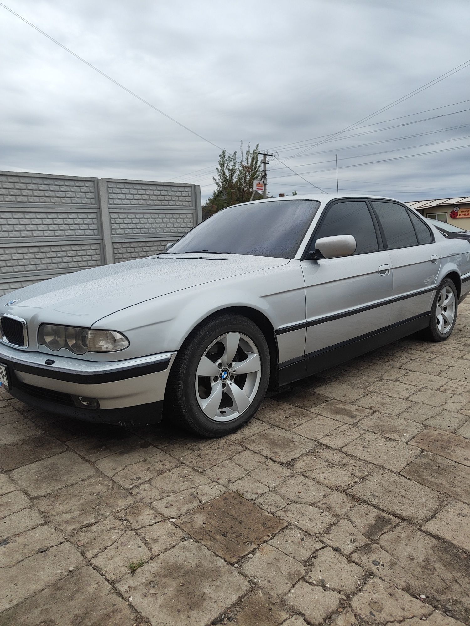 Продам бмв 7 е38