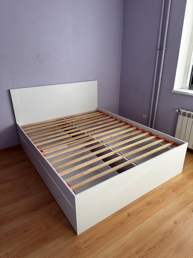 Кровать з матрасом 160*200