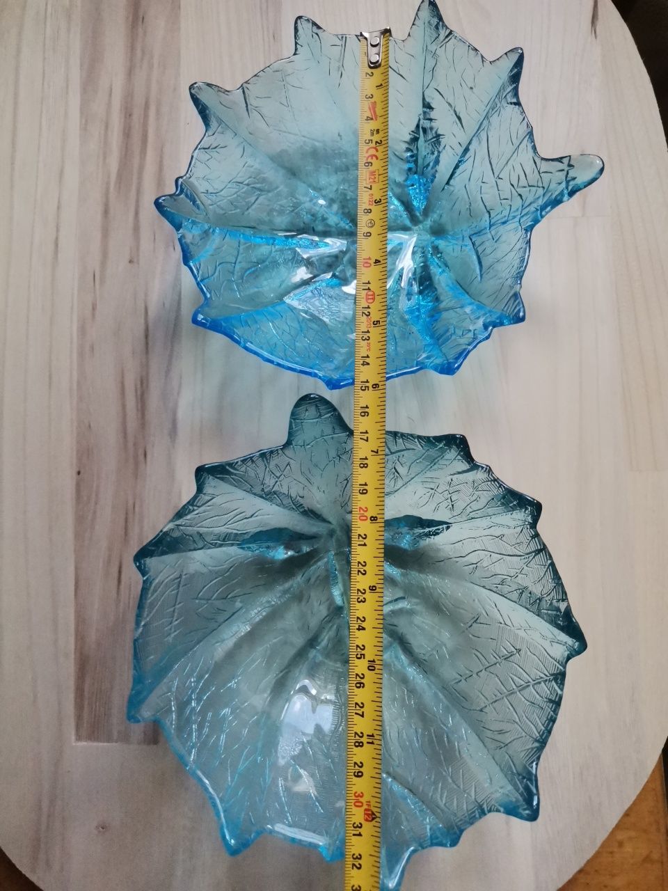 Szklana patera miseczka na owoce w kształcie liścia niebieska