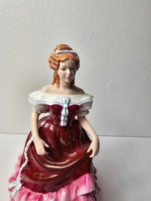 Figurka Porcelana Royal Doulton "SWEET SIXTEEN" HN3648 20 cm Anglia