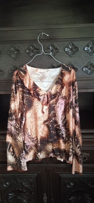 Camisas, camisolas e blusas para venda