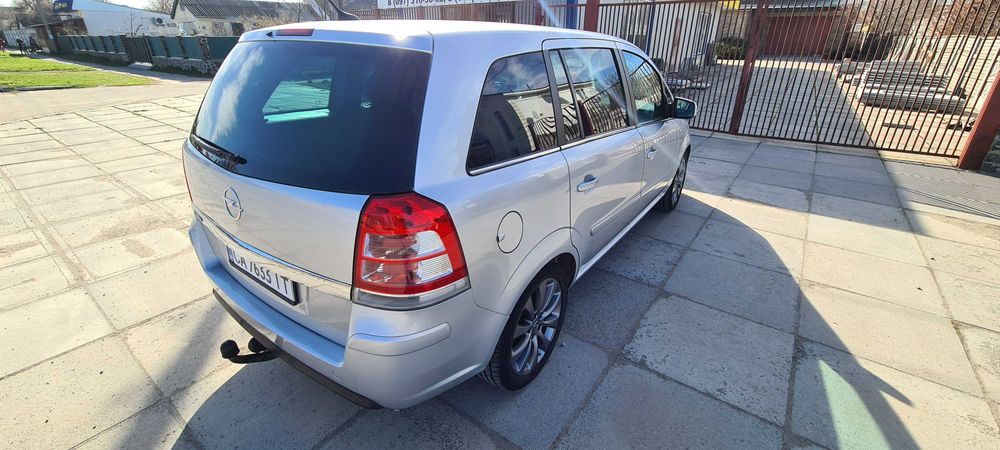 Opel Zafira B 2011 читайте опис
