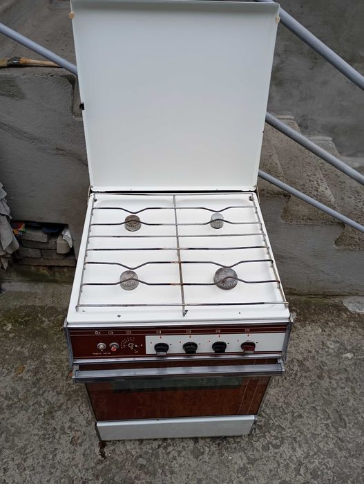 Газова плита поверхня плитка духовка 60х60 робоча гарна чиста