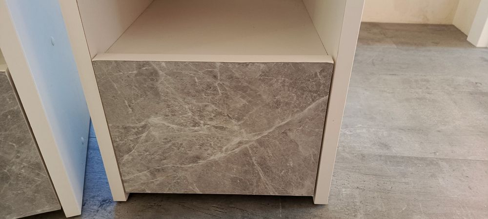 2 białe szafki nocne