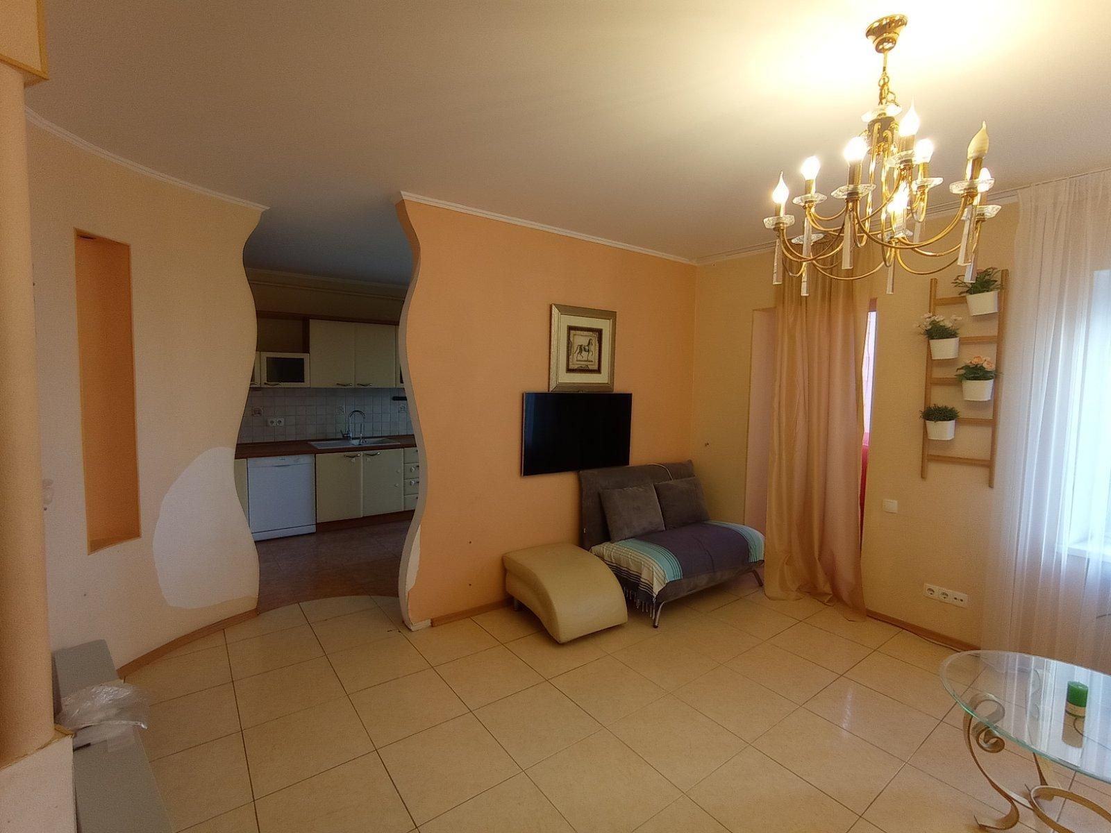 Продам 3- ком. ул. Маршала Говорова в р-не парка Победы(995-959)