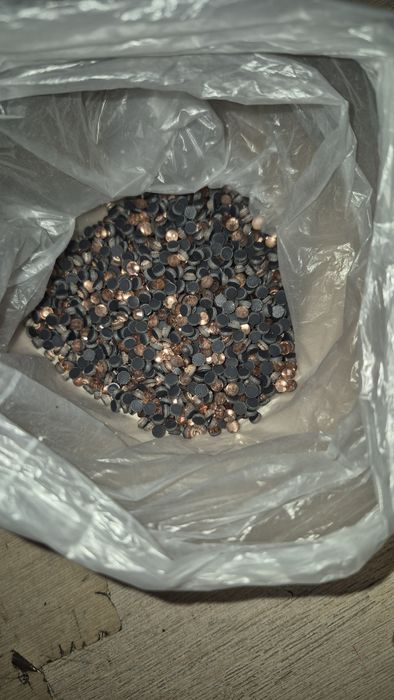 Камни сваровских на клею