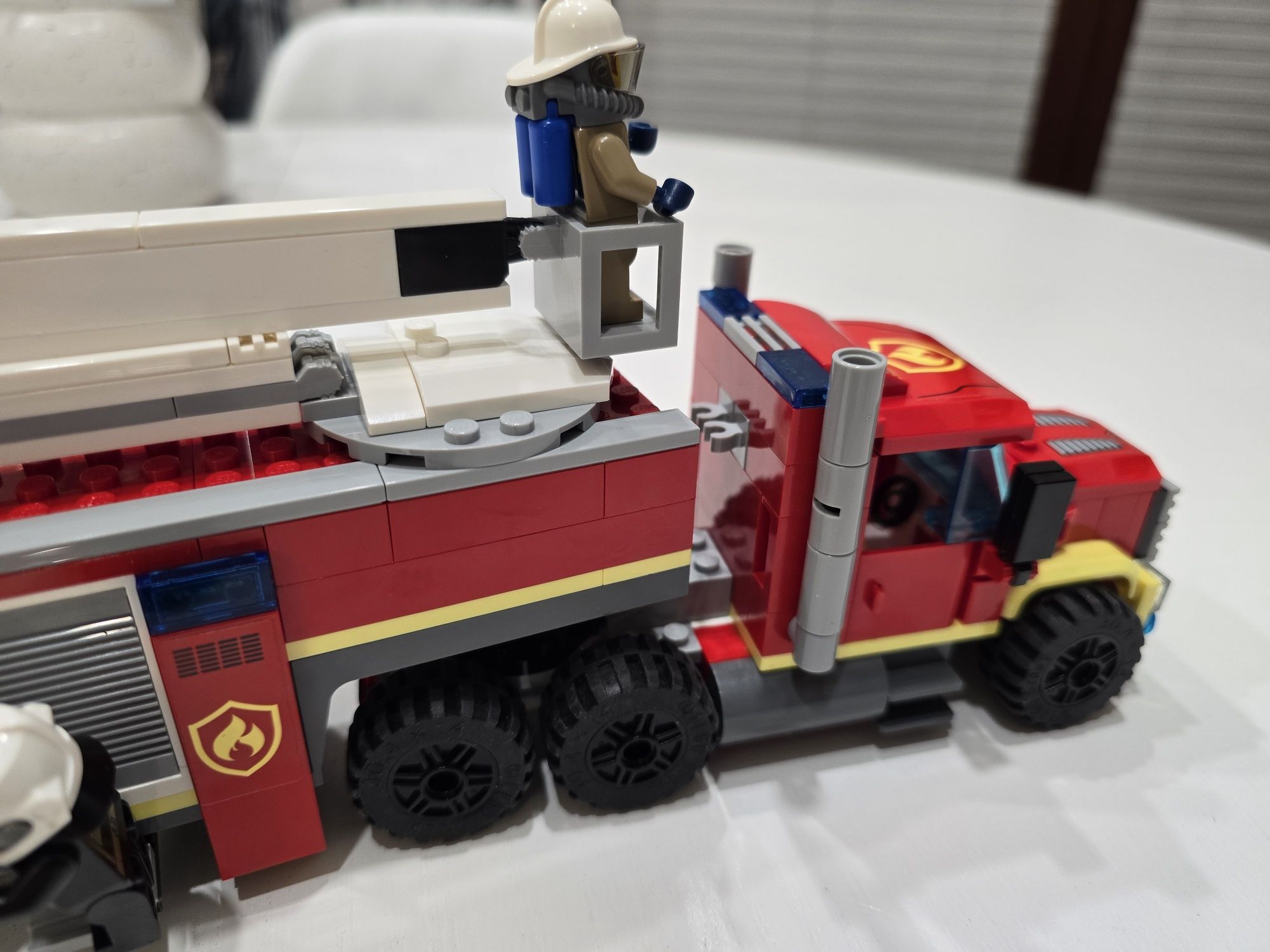 LEGO City 60282 Strażacka jednostka dowodzenia