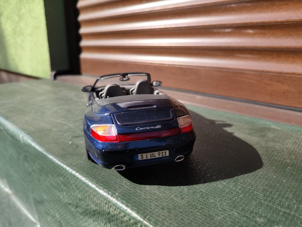 Porsche Carrera 911 4S cabrio 1 18