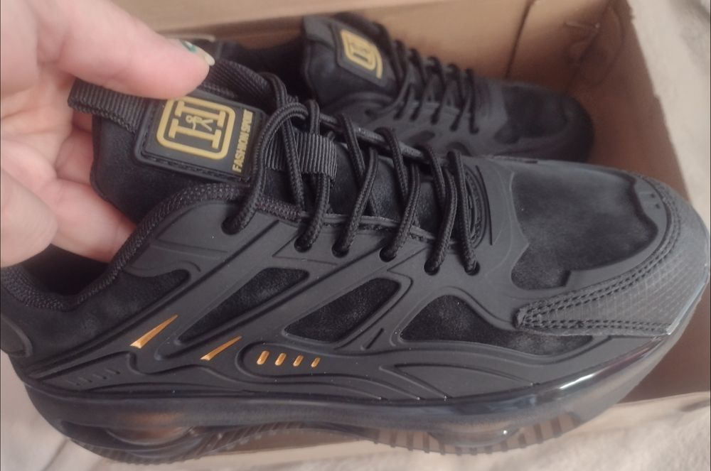 38р.\24,5см. Осінні кросівки на хлопчика підліткові