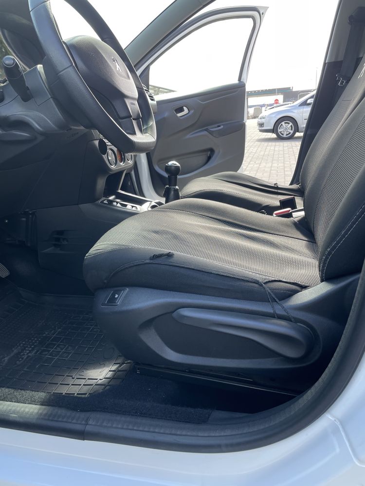 Peugeot 301 1.6L 2020 року