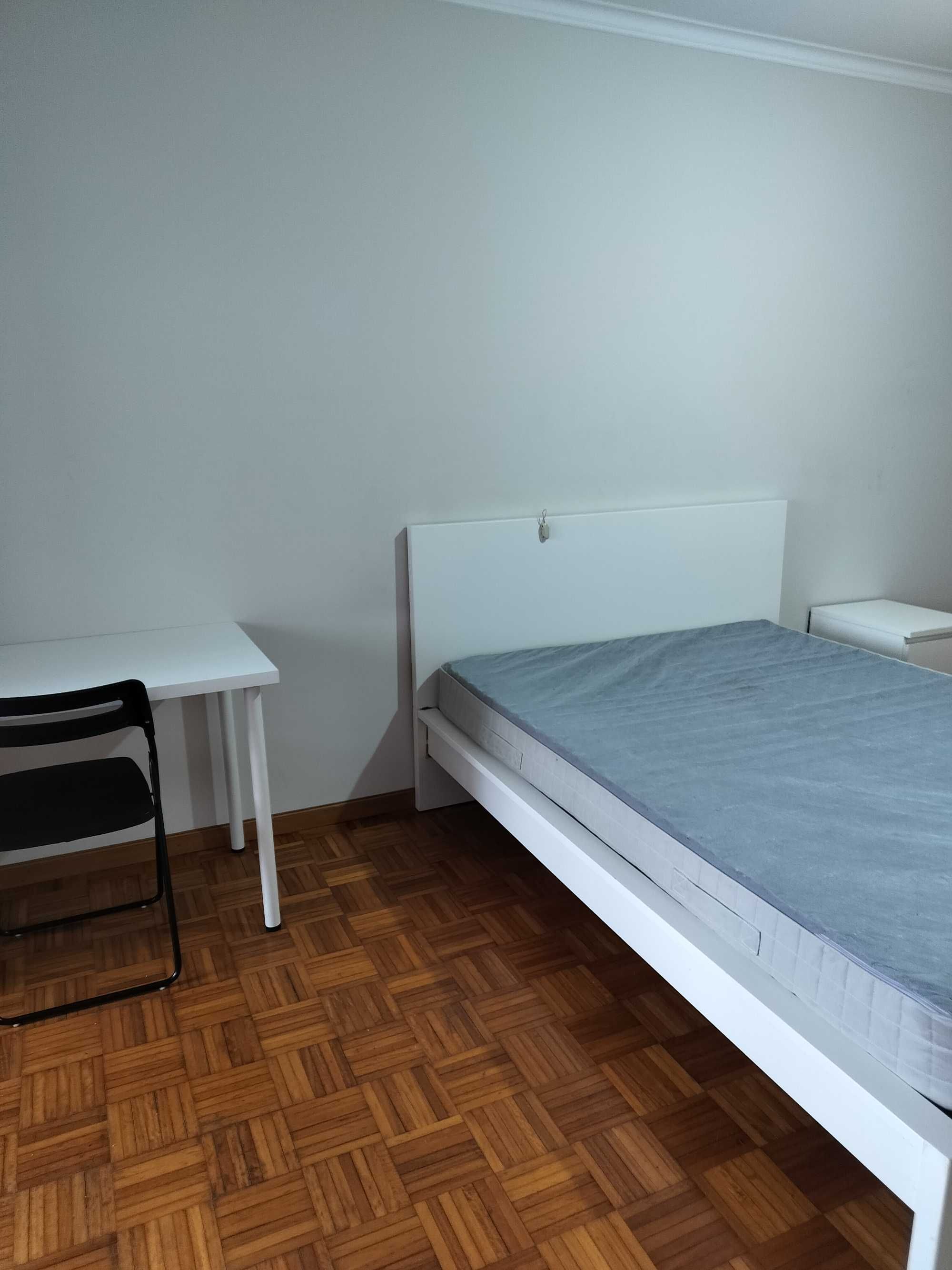 Aluga-se quarto individual e/ou partilhado para estudante