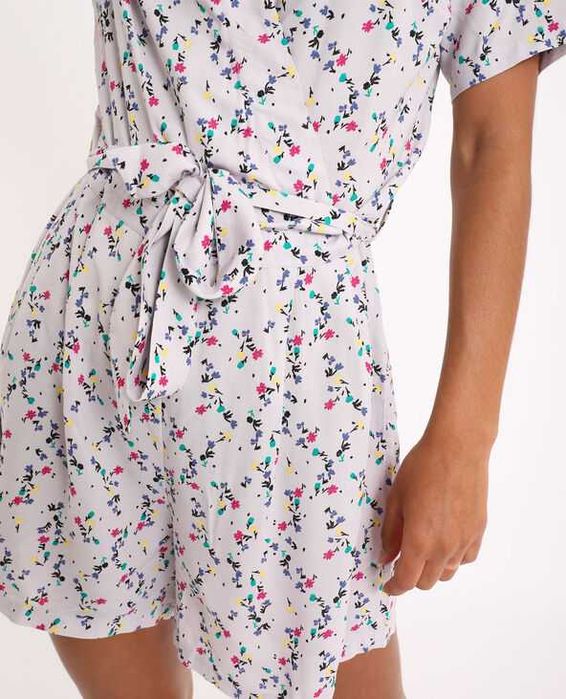 Kombinezon fioletowy w kwiaty r.32 Pimkie