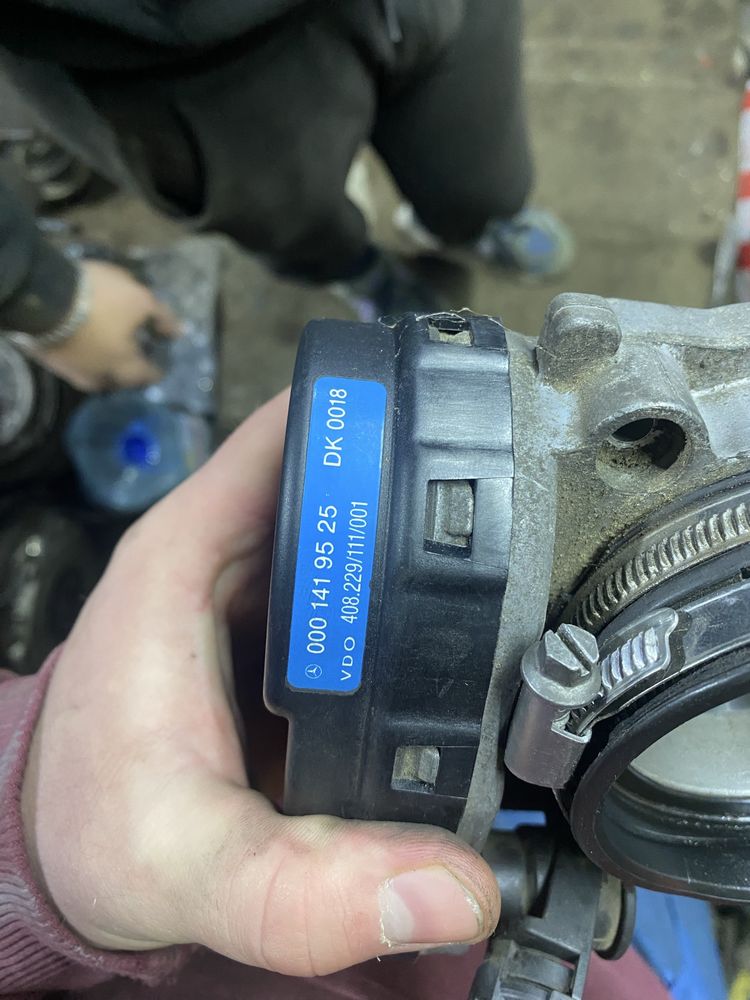 Дросель на Mercedes W202 M111 1.8 дросельна заслінка