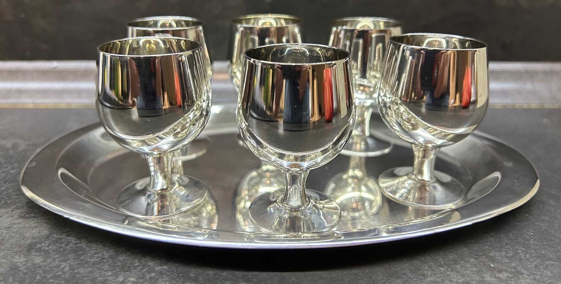 Posrebrzane metalowe kieliszki z tacą lata 70te PRL Vintage