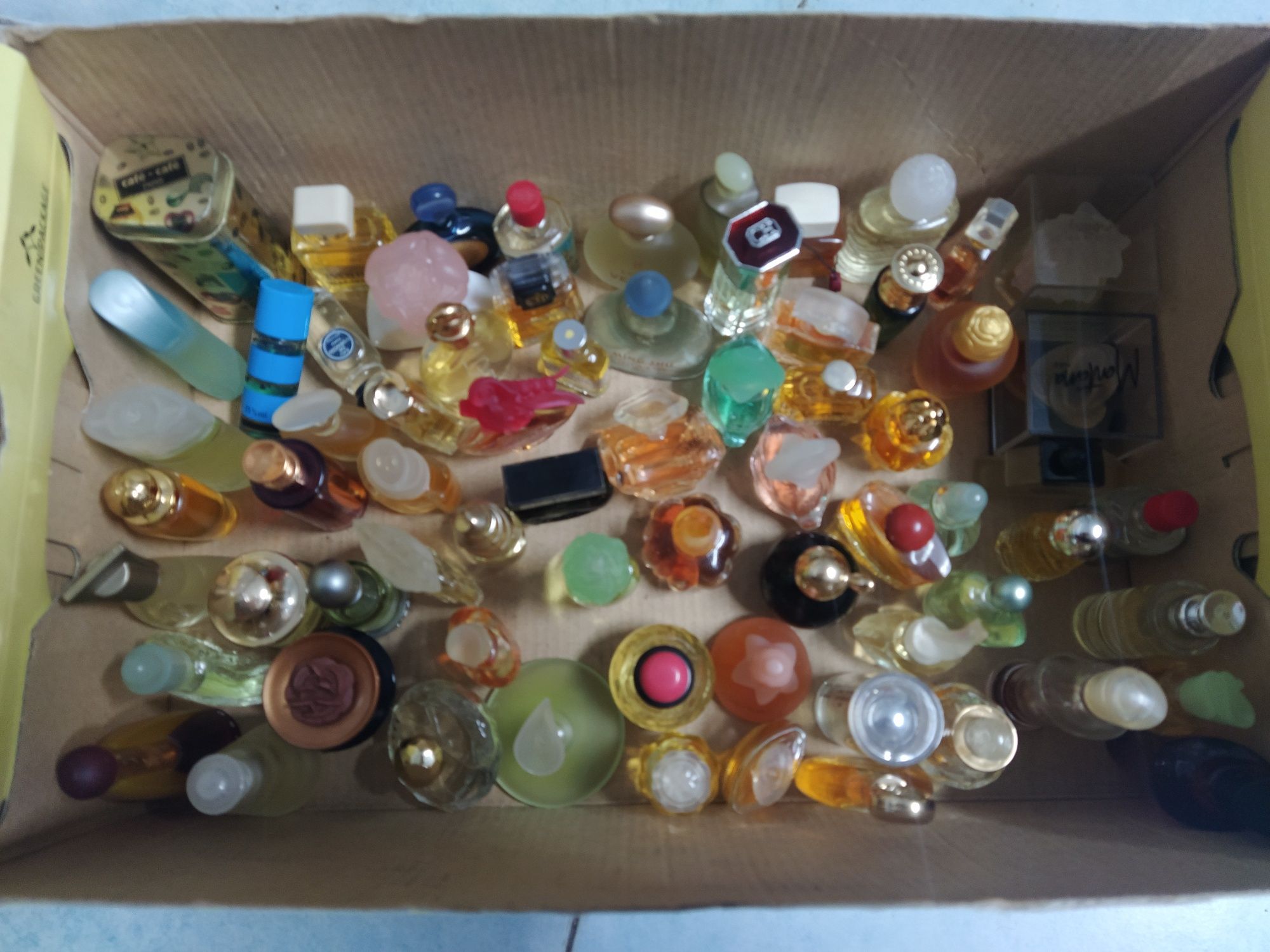 Coleção completa de perfumes em miniatura da Planeta DeAgostini