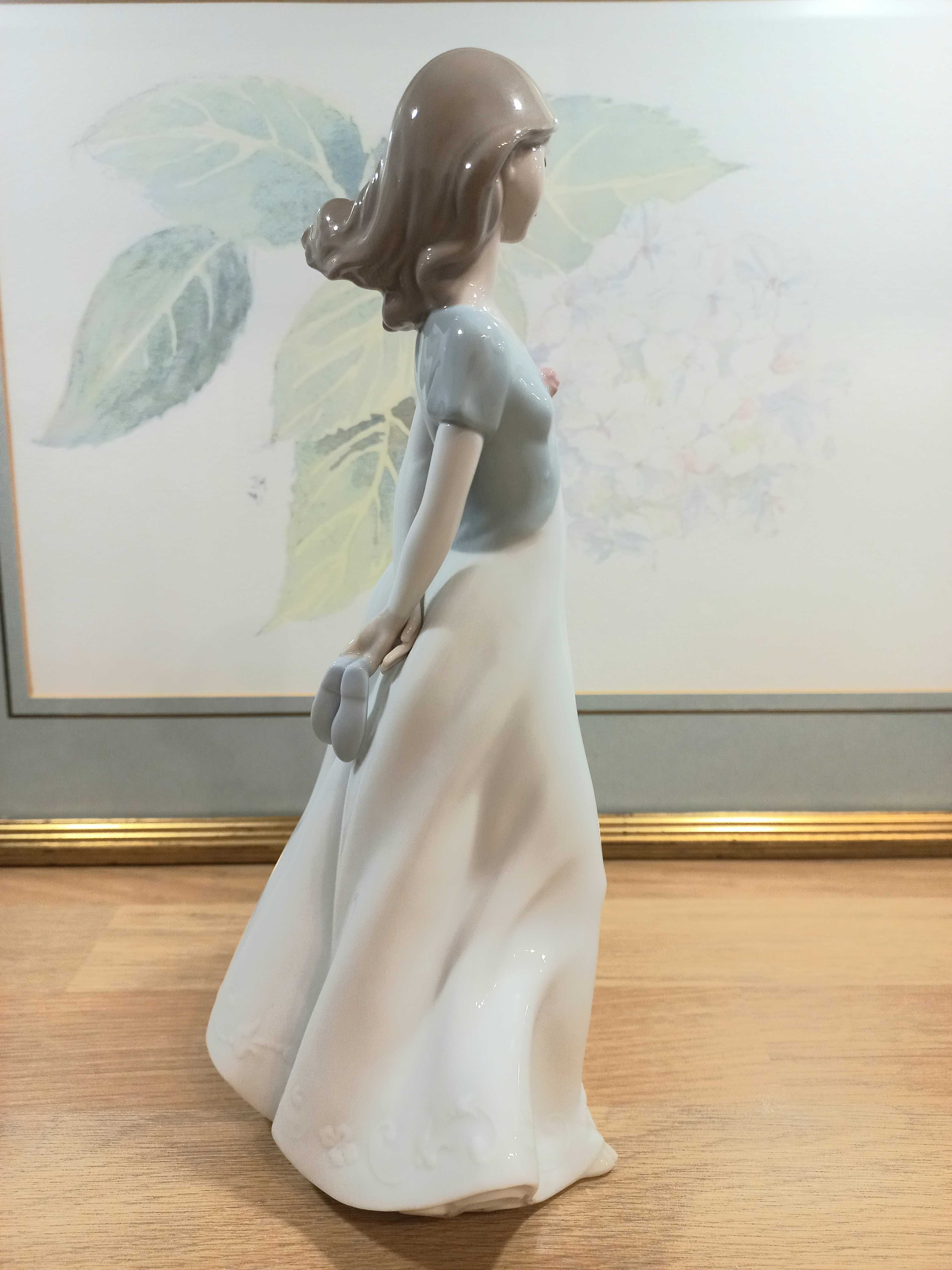 Статуэтка  NAO Lladro в идеальном состоянии с родной коробкой.