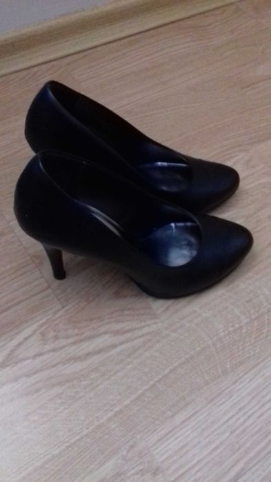 Czarne szpilki, rozmiar 37