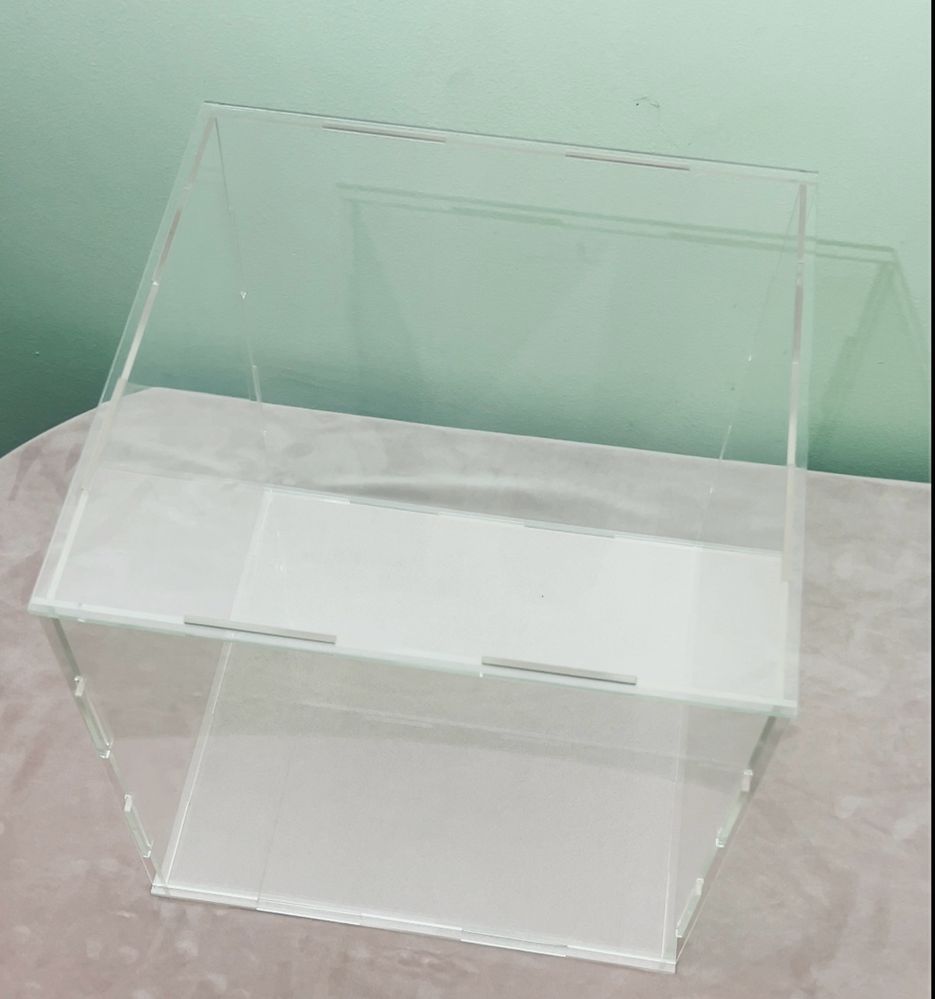 Куб акриловий в пази прозорий 25*25*25