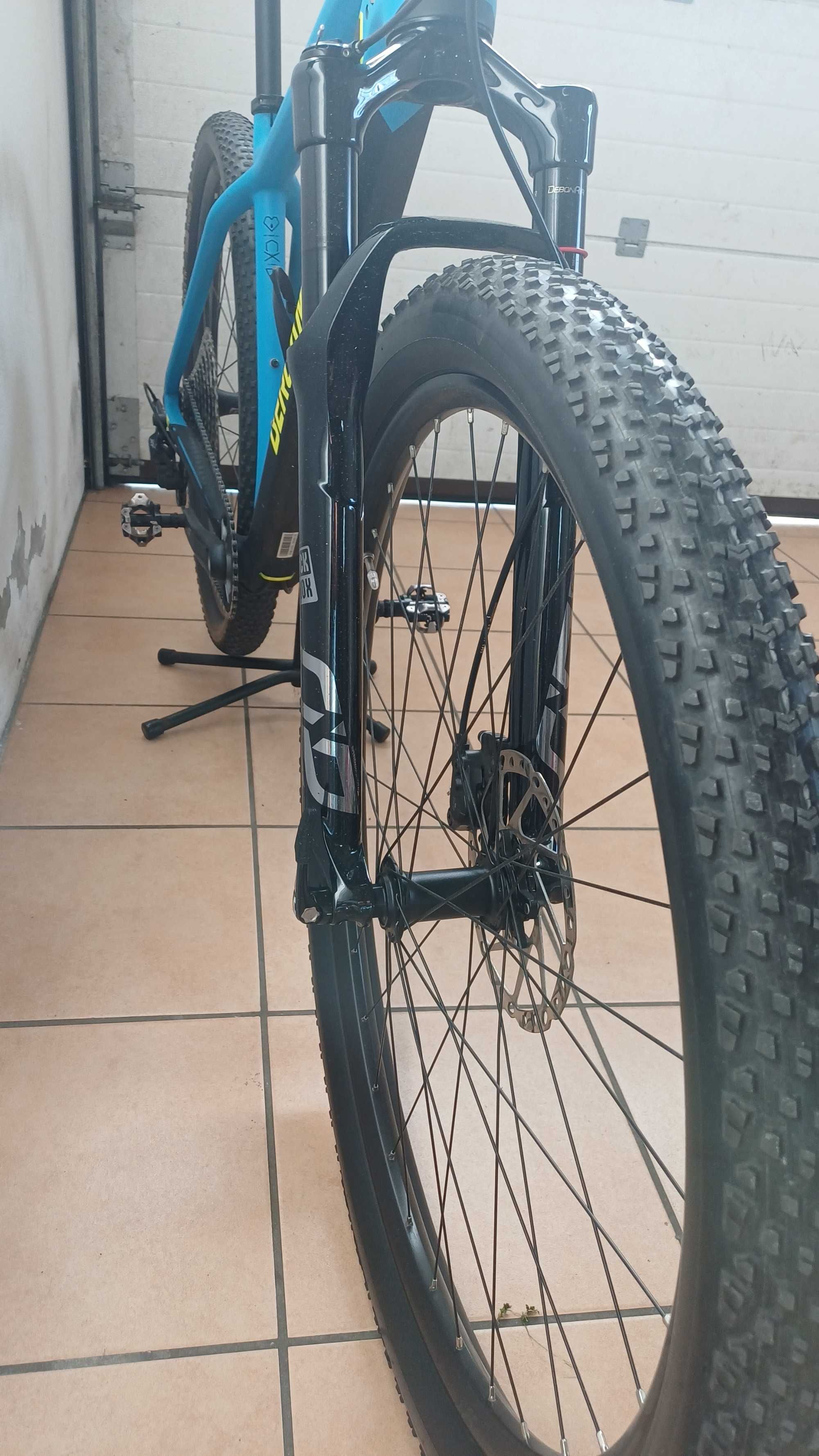 Bicicleta BTT carbono