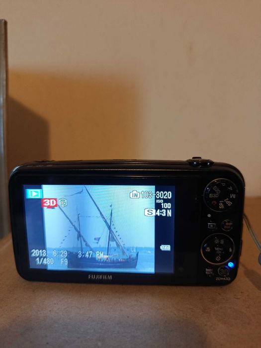 Câmara Digital Fuji 3D 3W