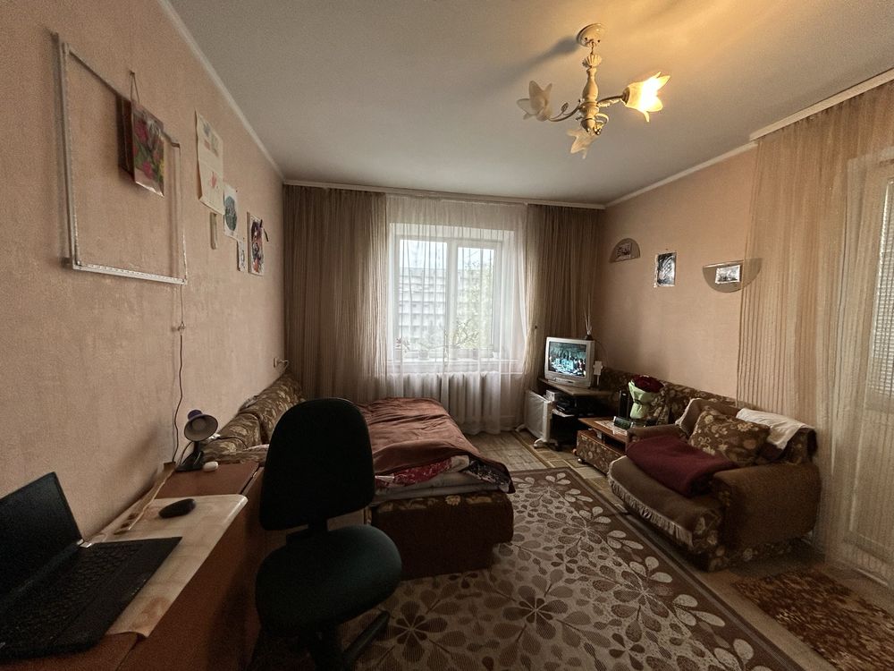Продам 1к квартиру . Виставка . Проспект миру 60/3 .