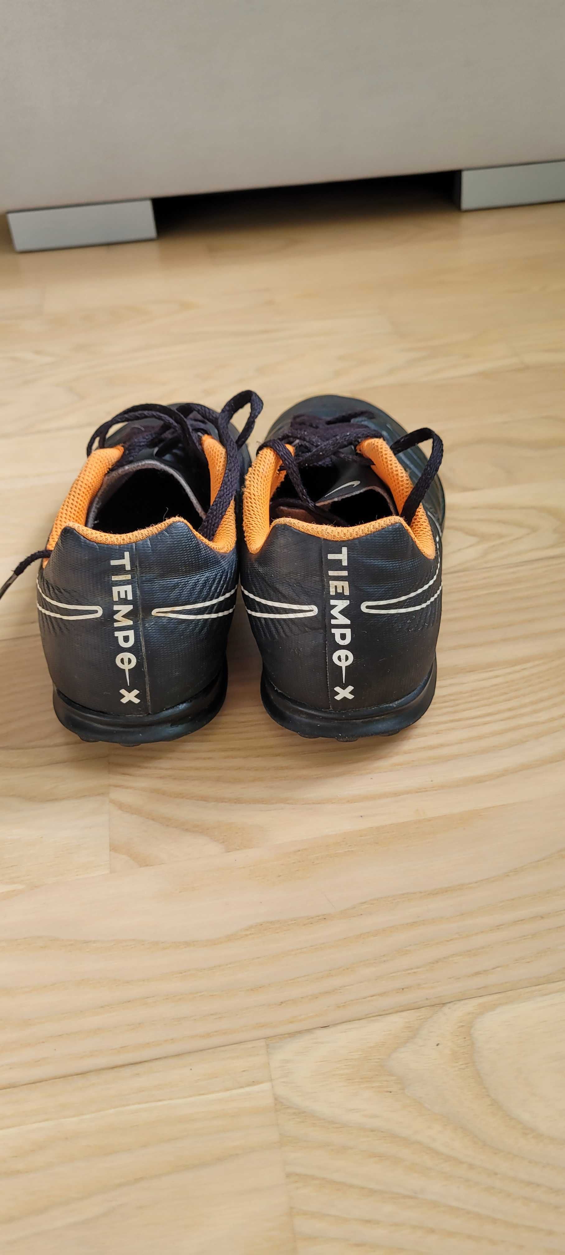 Buty piłkarskie Nike groszki [r38, 23cm]