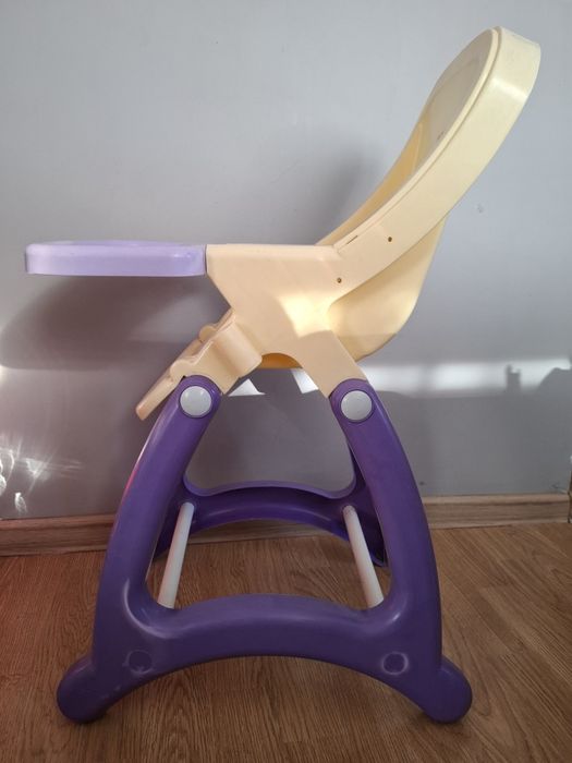 Krzeselko do karmienia z  lalką i akcesoria