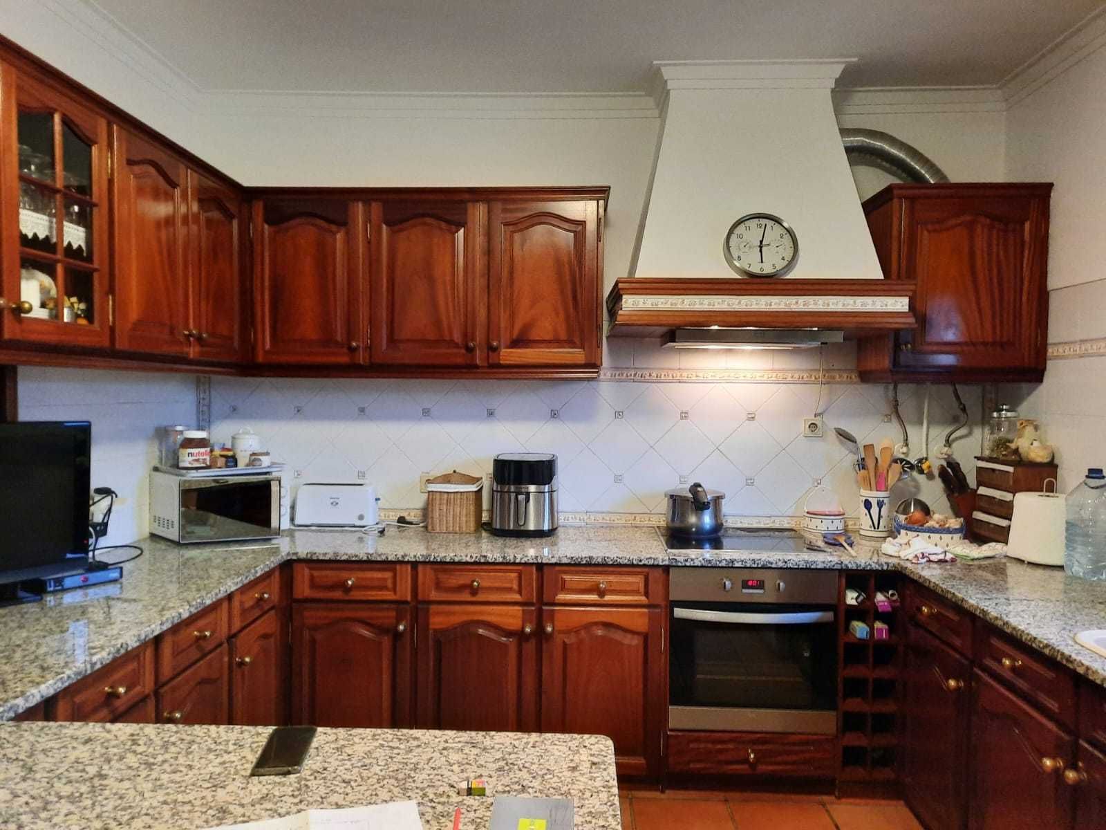 Vendo Cozinha inteira em madeira de freijó com pedras em granito