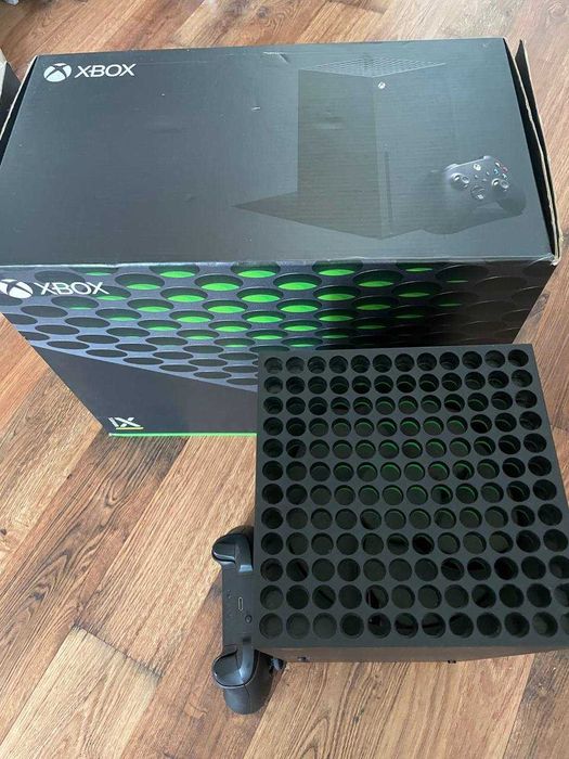 Продам Xbox Series X (б.у.) + Read Dead Redemption 2 (Steel books)