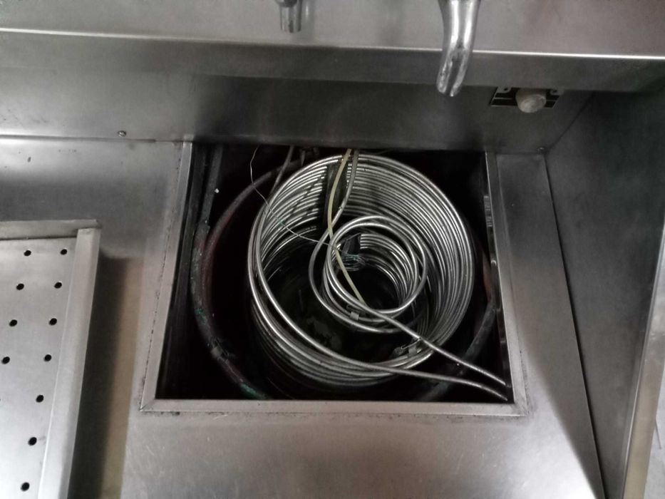 Balcão inox  a funcionar para desocupar