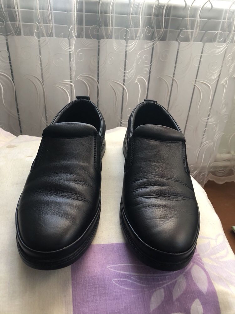 Продаю мужские туфли