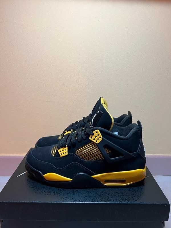 Jordan 4 Retro Thunder R.42