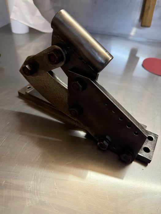 Gilotyna do blachy. Nożyce gilotynowe.