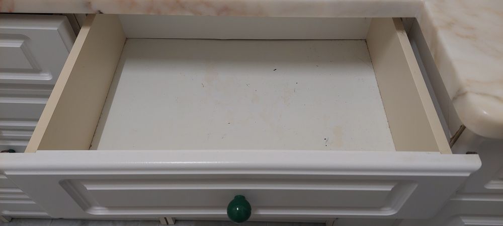 Movel de casa de banho com espelho e pedra mármore. 
Dimensões
- 195 c