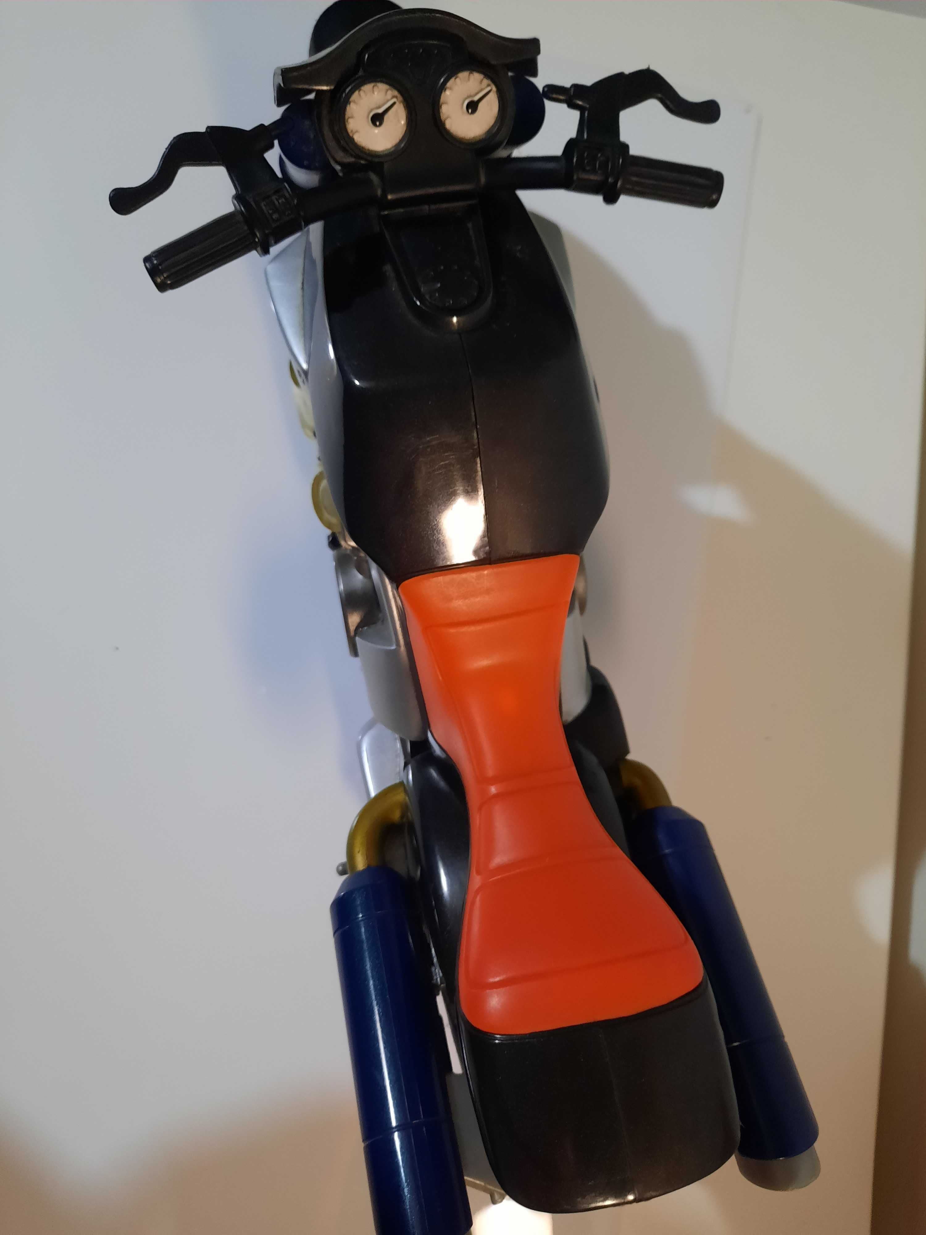 Moto de brincar com tração na roda traseira